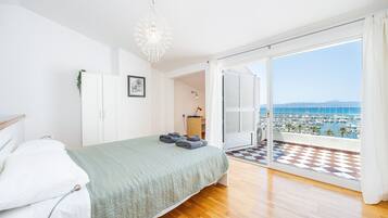4 slaapkamers, een strijkplank/strijkijzer, gratis wifi, beddengoed