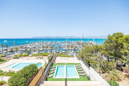 Holiday Home 'Son Veri D'abaix Izquierda' with Sea View, Wi-Fi and Air Conditioning