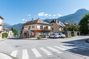 Exterior - Apartment 'Le Glandon' with Mountain View, Balcony and Wi-Fi (Saint-Etienne-de-Cuines)