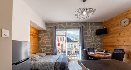 Appartement "Le Glandon" avec vue sur les montagnes, balcon et Wi-Fi