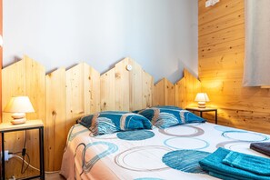 1 quarto, Wi-Fi de cortesia, roupa de cama