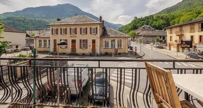 Appartement "Le Glandon" avec vue sur les montagnes, balcon et Wi-Fi