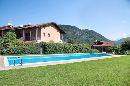 Pool. Apartment 'Casa Del Sole' with Mountain View, Shared Pool and tennis court