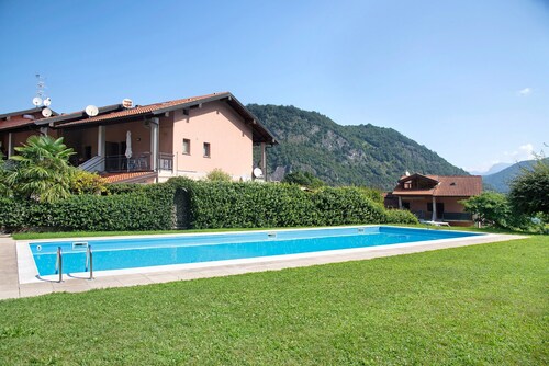 Ferienwohnung 'Casa Del Sole' mit Bergblick, Gemeinschaftspool und Tennisplatz
