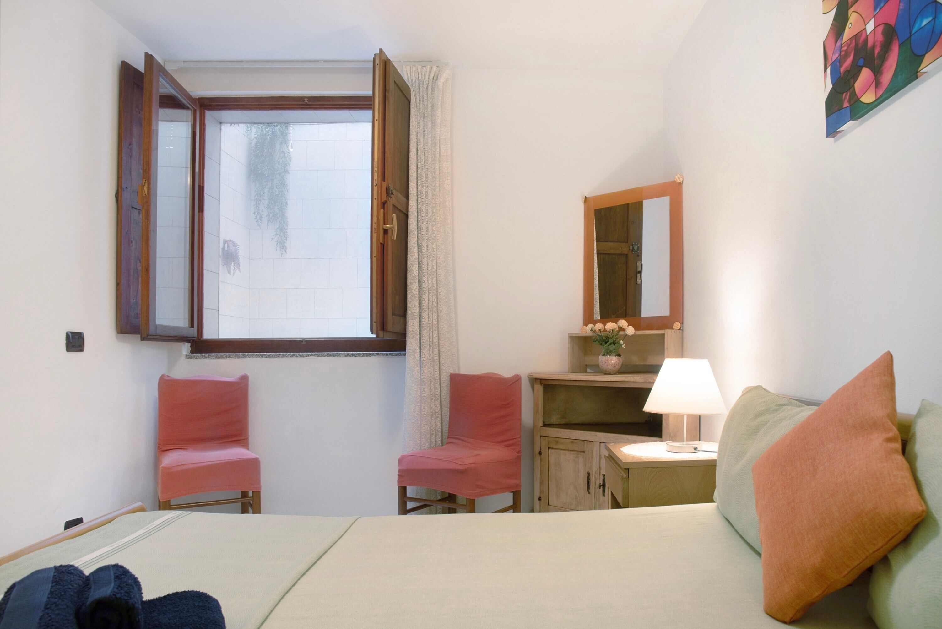 1 slaapkamer, een strijkplank/strijkijzer, gratis wifi, beddengoed