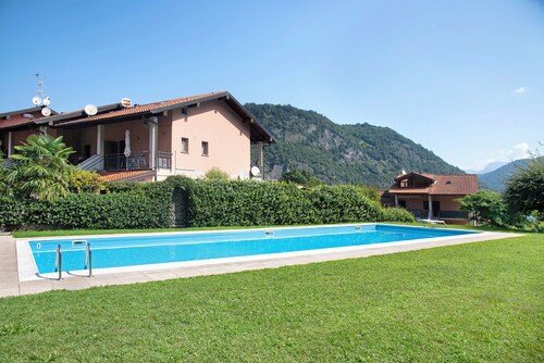 Ferienwohnung 'Casa Del Sole' mit Bergblick, Gemeinschaftspool und Tennisplatz