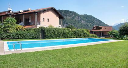 Ferienwohnung 'Casa Del Sole' mit Bergblick, Gemeinschaftspool und Tennisplatz