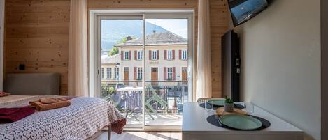 1 bedroom, free WiFi, bed sheets