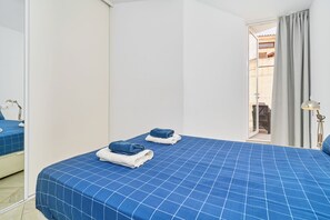 1 habitación, tabla de planchar con plancha, wifi gratis y ropa de cama 