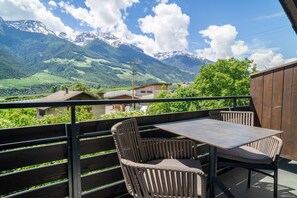 Outdoor dining - Apartment 'Kortscherhof Apt Typ 6-2' with Mountain View, Shared Garden and Wi-Fi (Silandro)