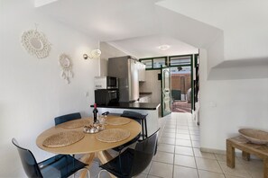 Dining - Holiday Home 'Beautiful Beach Bungalow' with Shared Pool, Wi-Fi & Air Conditioning (Maspalomas)