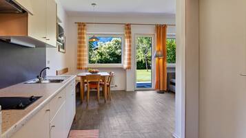 Réfrigérateur, micro-ondes, plaque de cuisson, cafetiÚre/bouilloire