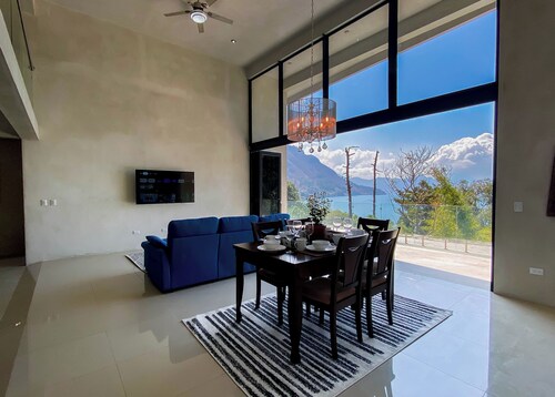 Casa Verapaz Lakeside Retreat with 2 Private Apartments