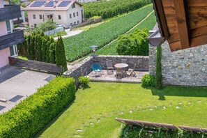 Outdoor dining - Apartment 'Kortscherhof Apt Typ 5' with Mountain View, Shared Garden and Wi-Fi (Silandro)