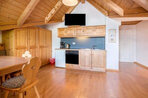 Dining - Apartment 'Kortscherhof Apt Typ 5' with Mountain View, Shared Garden and Wi-Fi (Silandro)