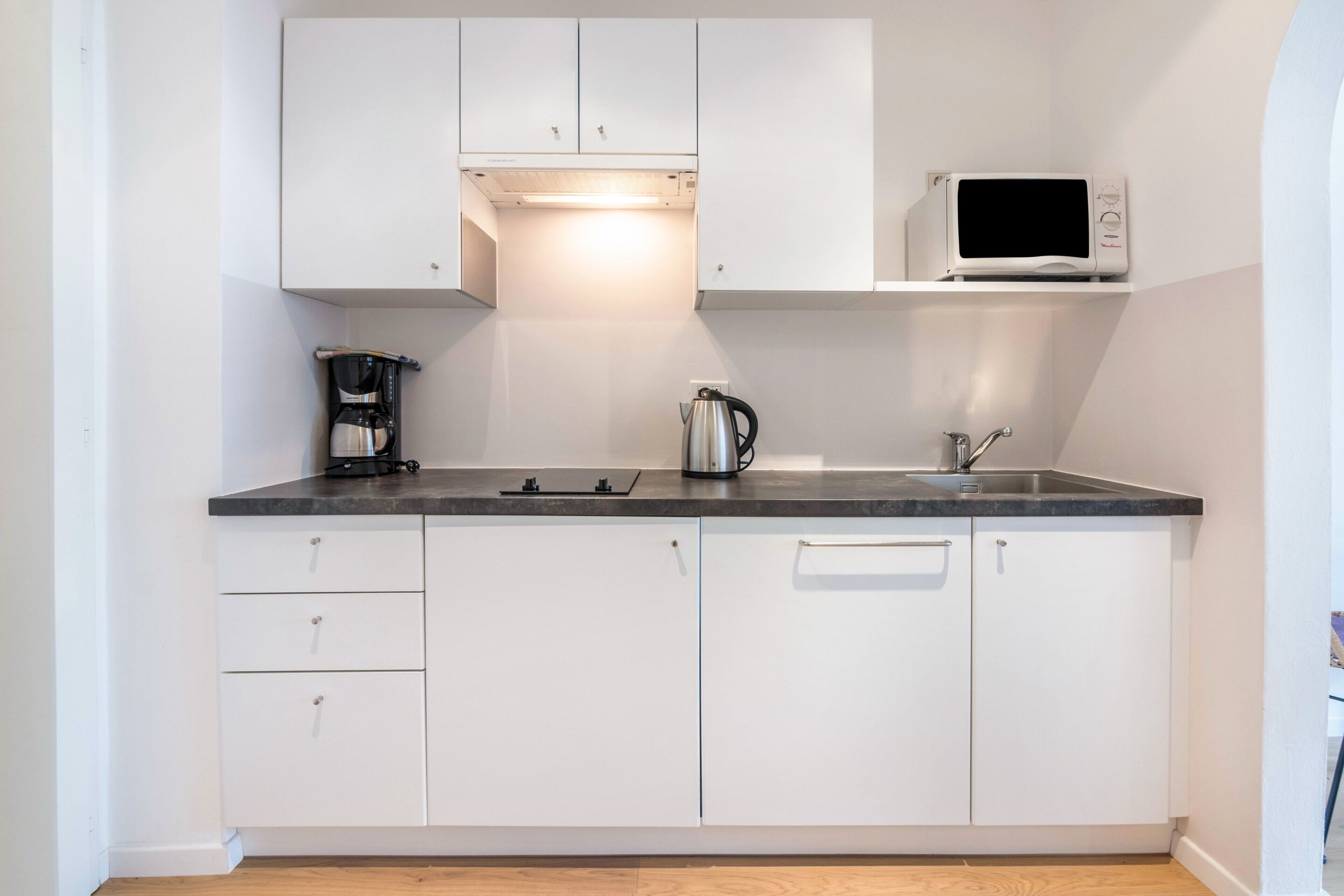 冷蔵庫、電子レンジ、コンロ、食器洗い機