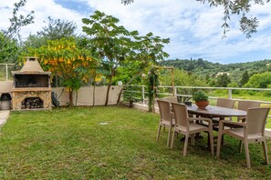 Outdoor dining - Studio Apartment 'Standard' with Sea View, Wi-Fi and Air Conditioning (Corfu)