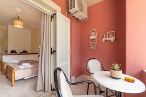 1 slaapkamer, een strijkplank/strijkijzer, gratis wifi, beddengoed