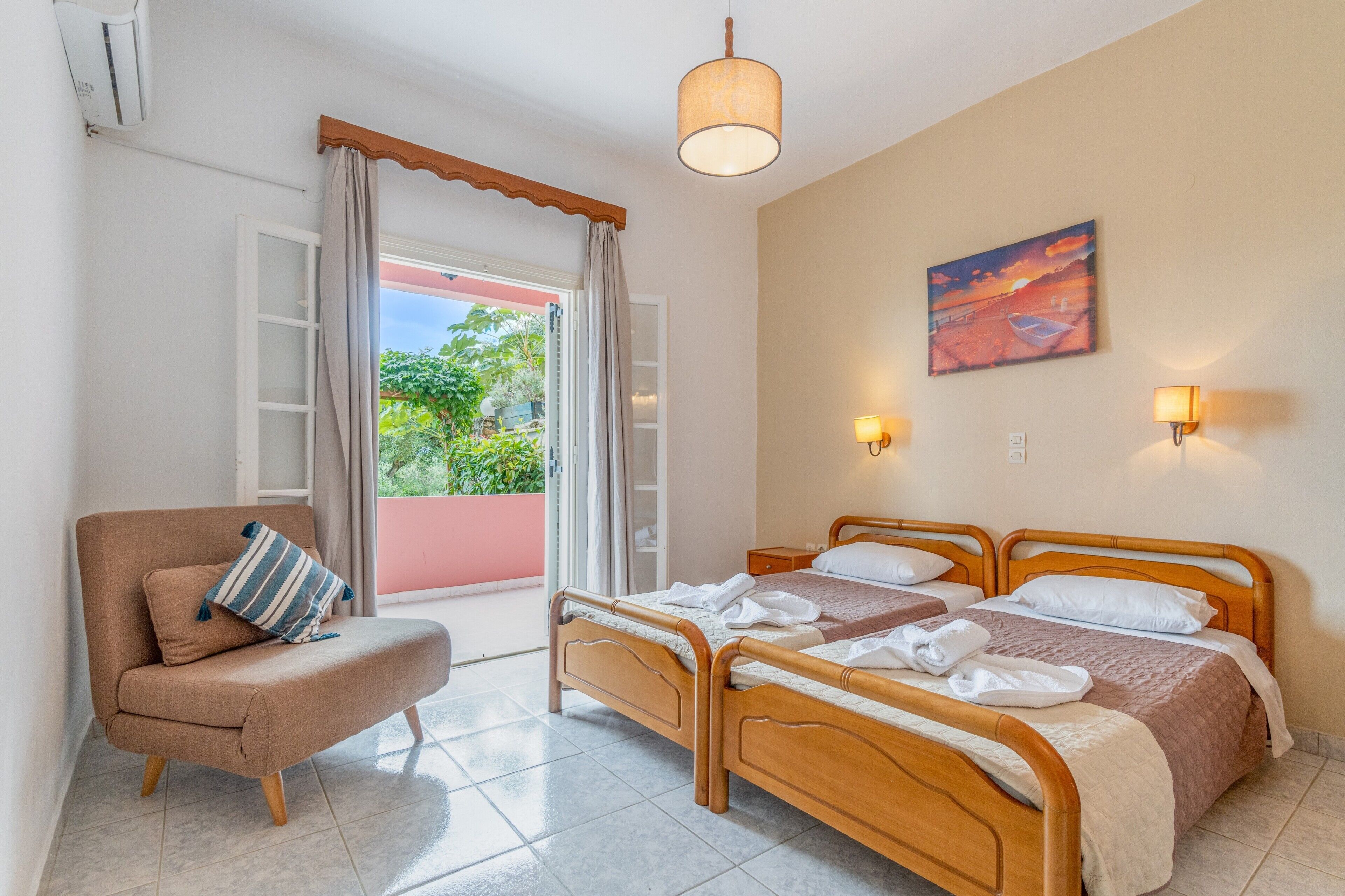 2 bedrooms, iron/ironing board, free WiFi, bed sheets