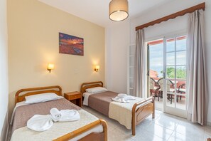 2 chambres, fer et planche à repasser, Wi-Fi gratuit, draps fournis