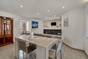 Dining - Holiday Home 'Casa Giulia Balmuccia' with Balcony and Wi-Fi (Balmuccia)