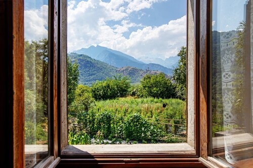 Apartment 'Alloggio La Tour' with Mountain View, Private Garden and Balcony