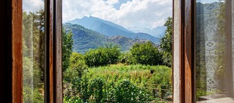 Apartment 'Alloggio La Tour' with Mountain View, Private Garden and Balcony