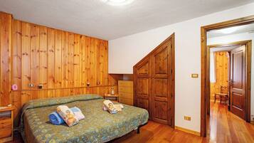 2 Schlafzimmer, BĂŒgeleisen/BĂŒgelbrett, BettwĂ€sche