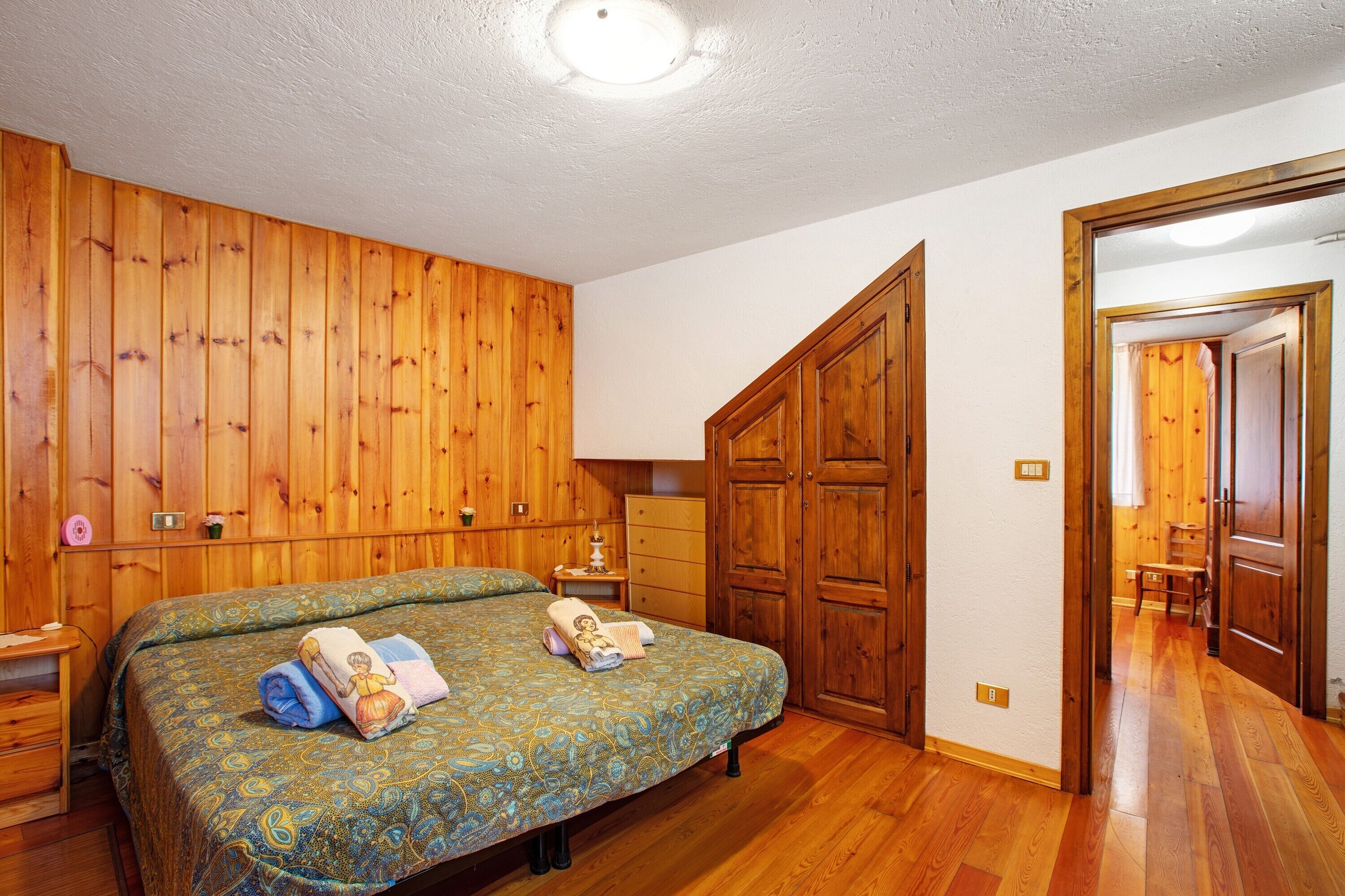 2 chambres, fer et planche à repasser, draps fournis