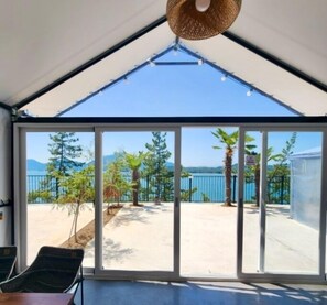 Ocean view 2 Queen beds | Free WiFi, bed sheets - Bito Sunsetforest Glamping (Sacheon)