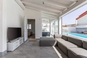 Interior - Villa 'Maria Con Piscina Riscaldata' with Sea View, Wi-Fi and Air Conditioning (Santa Maria del Focallo)