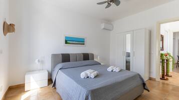 2 makuuhuonetta, silitysrauta/-lauta, ilmainen Wi-Fi, vuodevaatteet