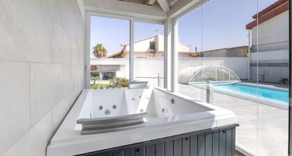 Villa 'Maria Con Piscina Riscaldata' mit Meerblick, WLAN und Klimaanlage