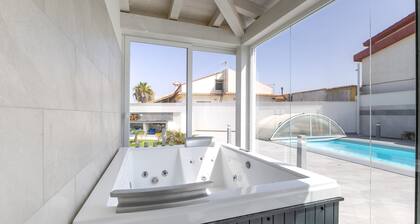 Villa 'Maria Con Piscina Riscaldata' with Sea View, Wi-Fi and Air Conditioning