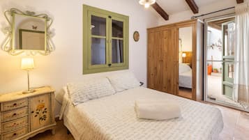 5 bedrooms, free WiFi, bed sheets