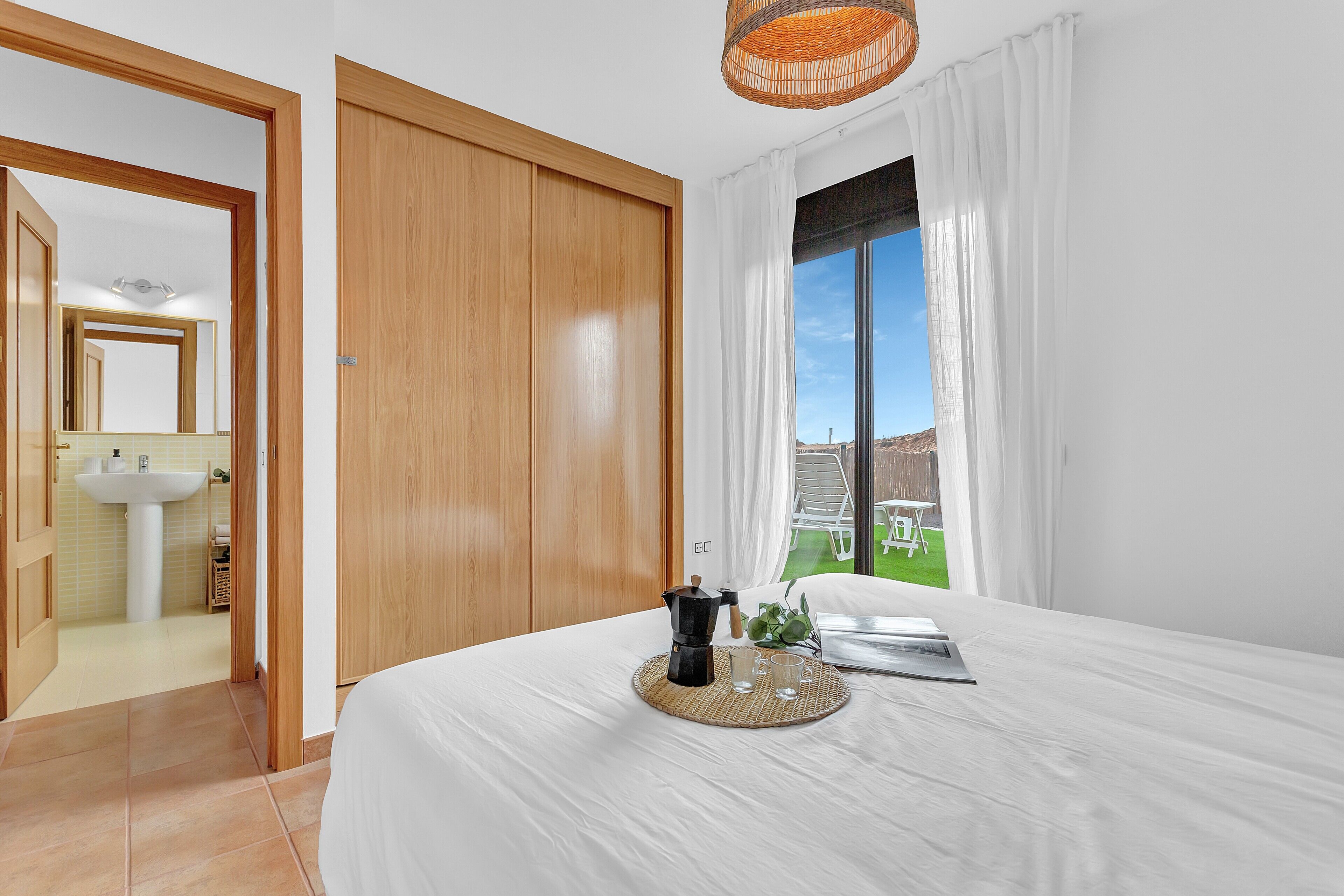 1 habitación, tabla de planchar con plancha, wifi gratis y ropa de cama 