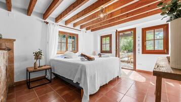 7 bedrooms, iron/ironing board, free WiFi, bed sheets