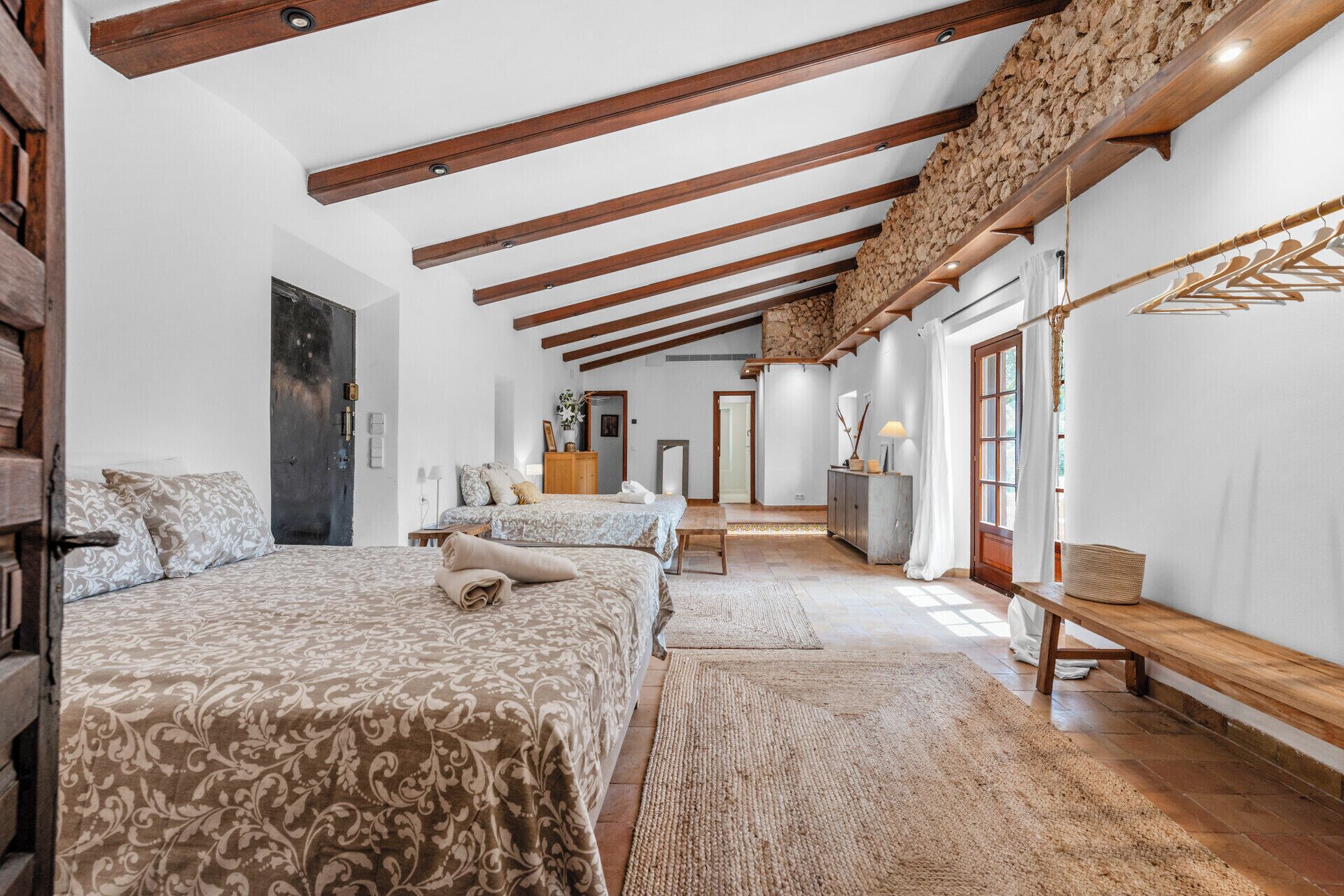 7 habitaciones, tabla de planchar con plancha y wifi gratis 