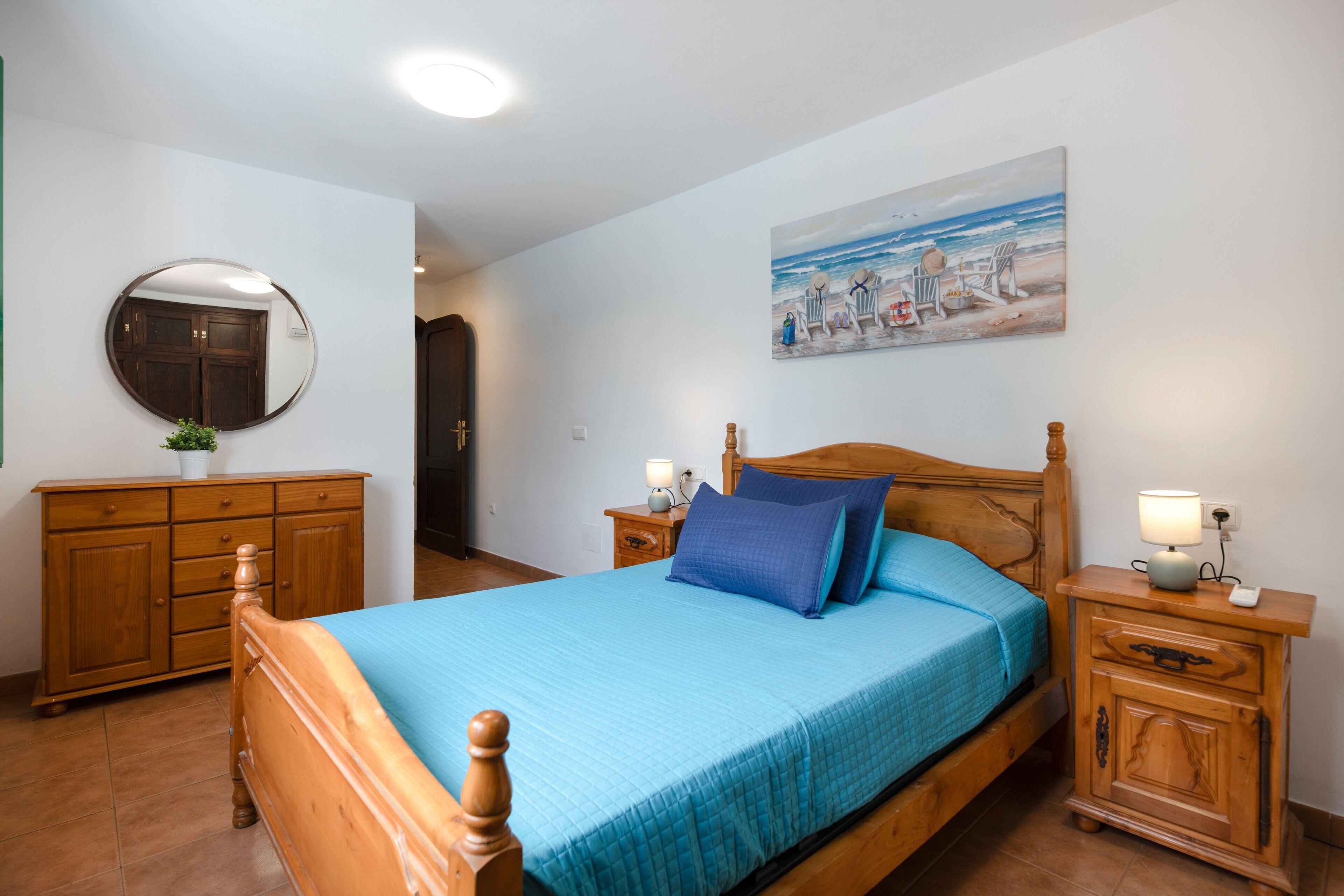 6 bedrooms, iron/ironing board, WiFi (free), bed sheets