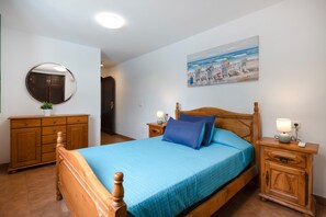 6 dormitorios, tabla de planchar con plancha, wifi gratis y ropa de cama