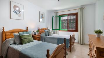 6 bedrooms, iron/ironing board, free WiFi, bed sheets