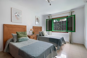 6 bedrooms, iron/ironing board, free WiFi, bed sheets