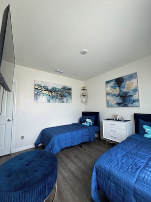 2 habitaciones, tabla de planchar con plancha, wifi y ropa de cama