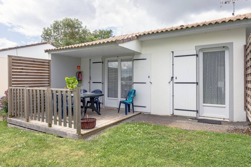 Property In A Holiday Village '6 - Maison T3 Eco' with Shared Pool, Terrace and Shared Garden