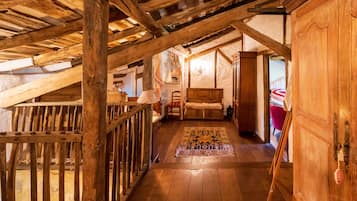 7 bedrooms, iron/ironing board, free WiFi, bed sheets