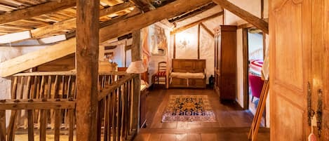 7 bedrooms, iron/ironing board, free WiFi, bed sheets