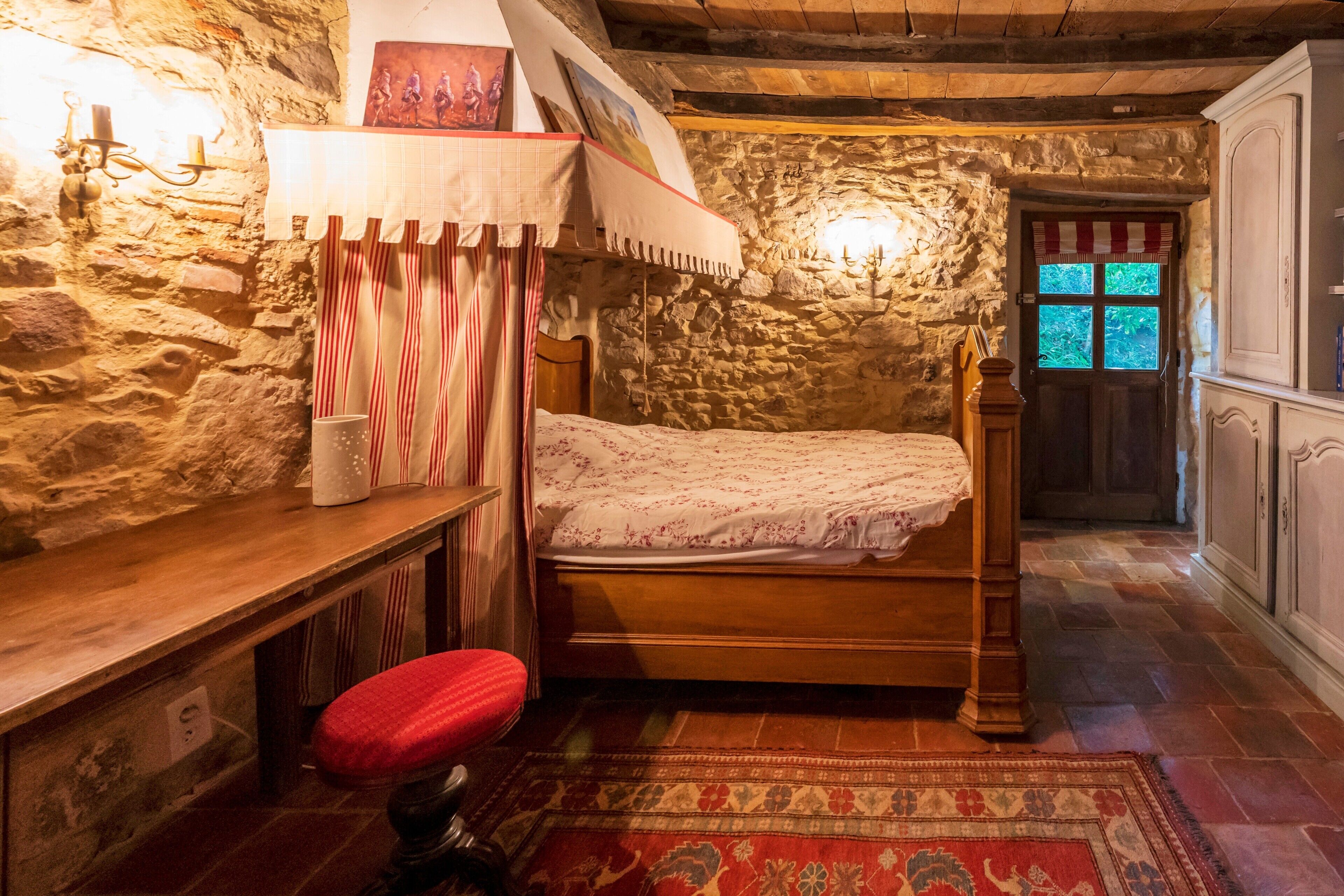 7 camere, ferro/asse da stiro, Wi-Fi gratuito, lenzuola