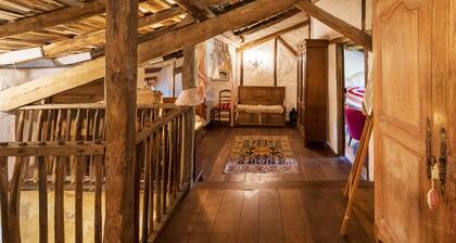 Holiday Home 'Maison De Charme Avec Jacuzzi' with Terrace, Garden and Wi-Fi