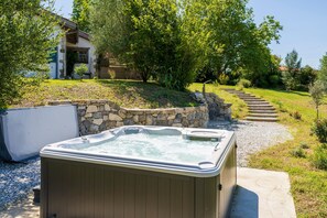 Baignoire à remous extérieure