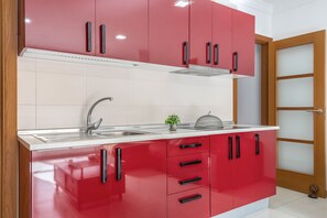 Fridge, stovetop, coffee/tea maker, electric kettle